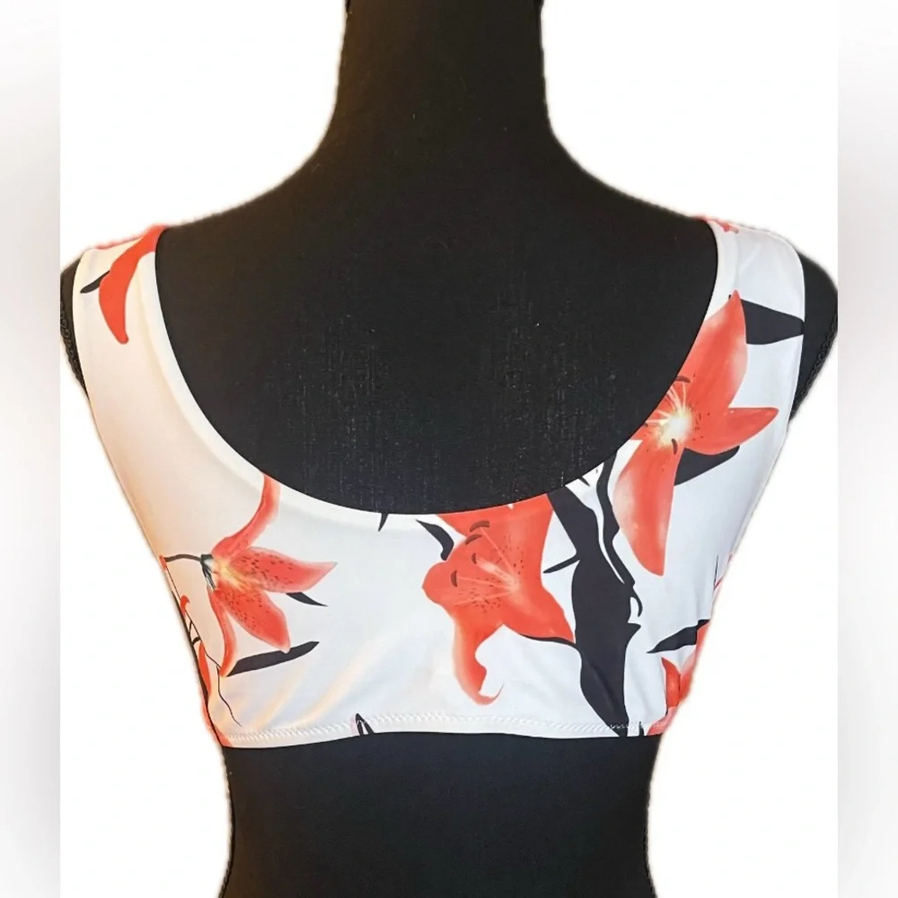 Floral 2 piece Bikini Set with Tie Front Top. Women’s size Large.